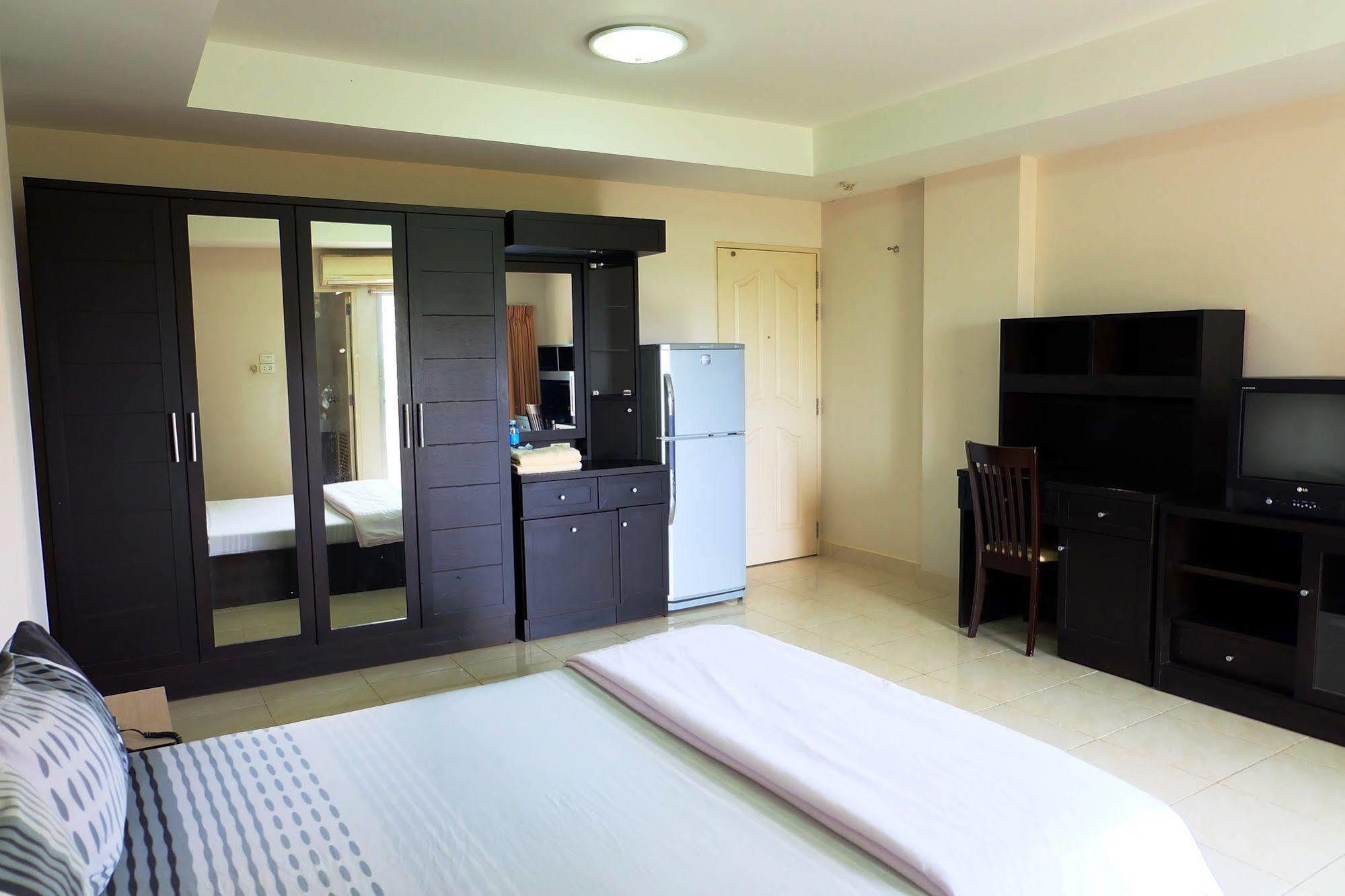 Larrivee Hotel Bang Bo Buitenkant foto