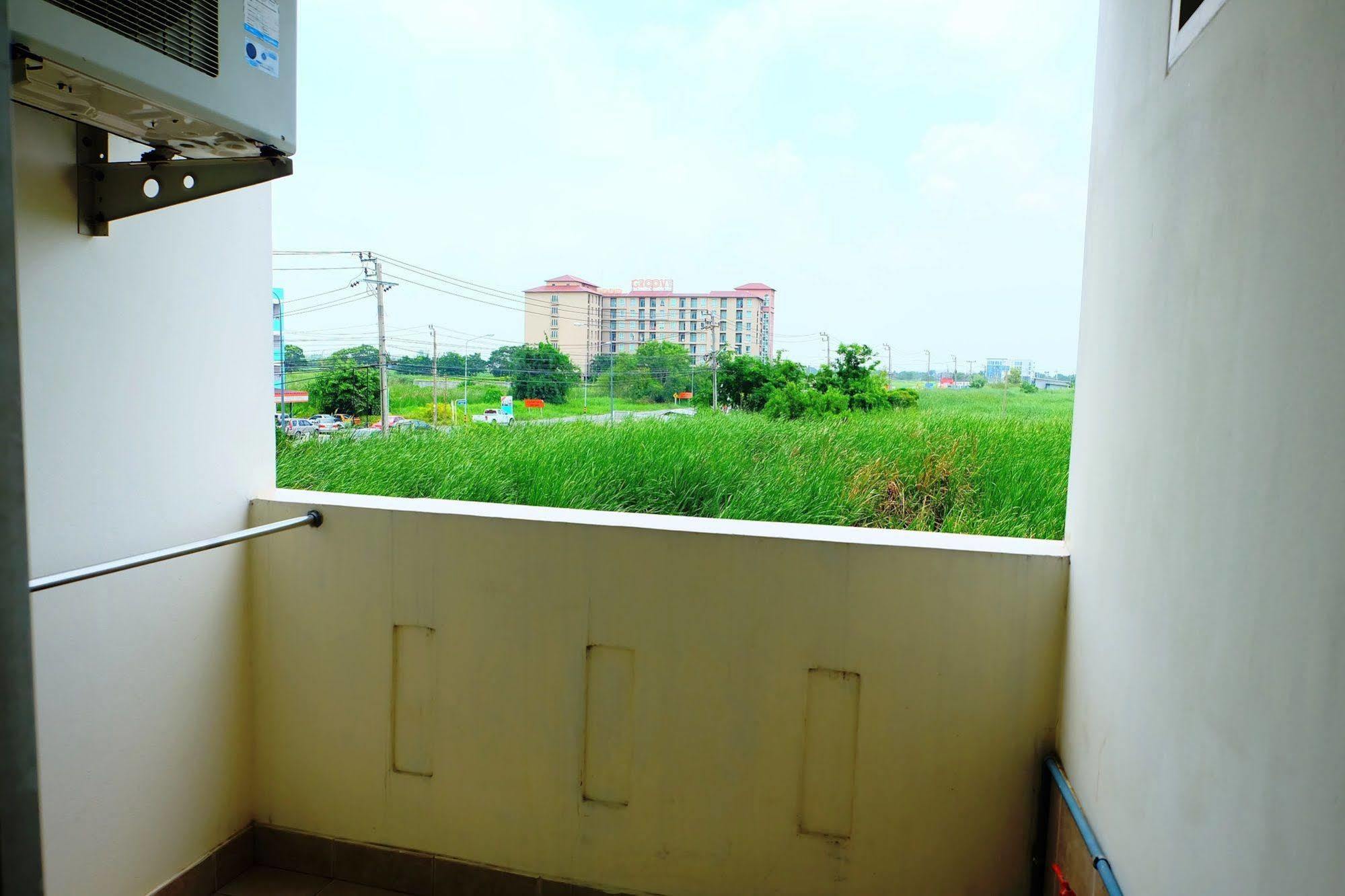 Larrivee Hotel Bang Bo Buitenkant foto