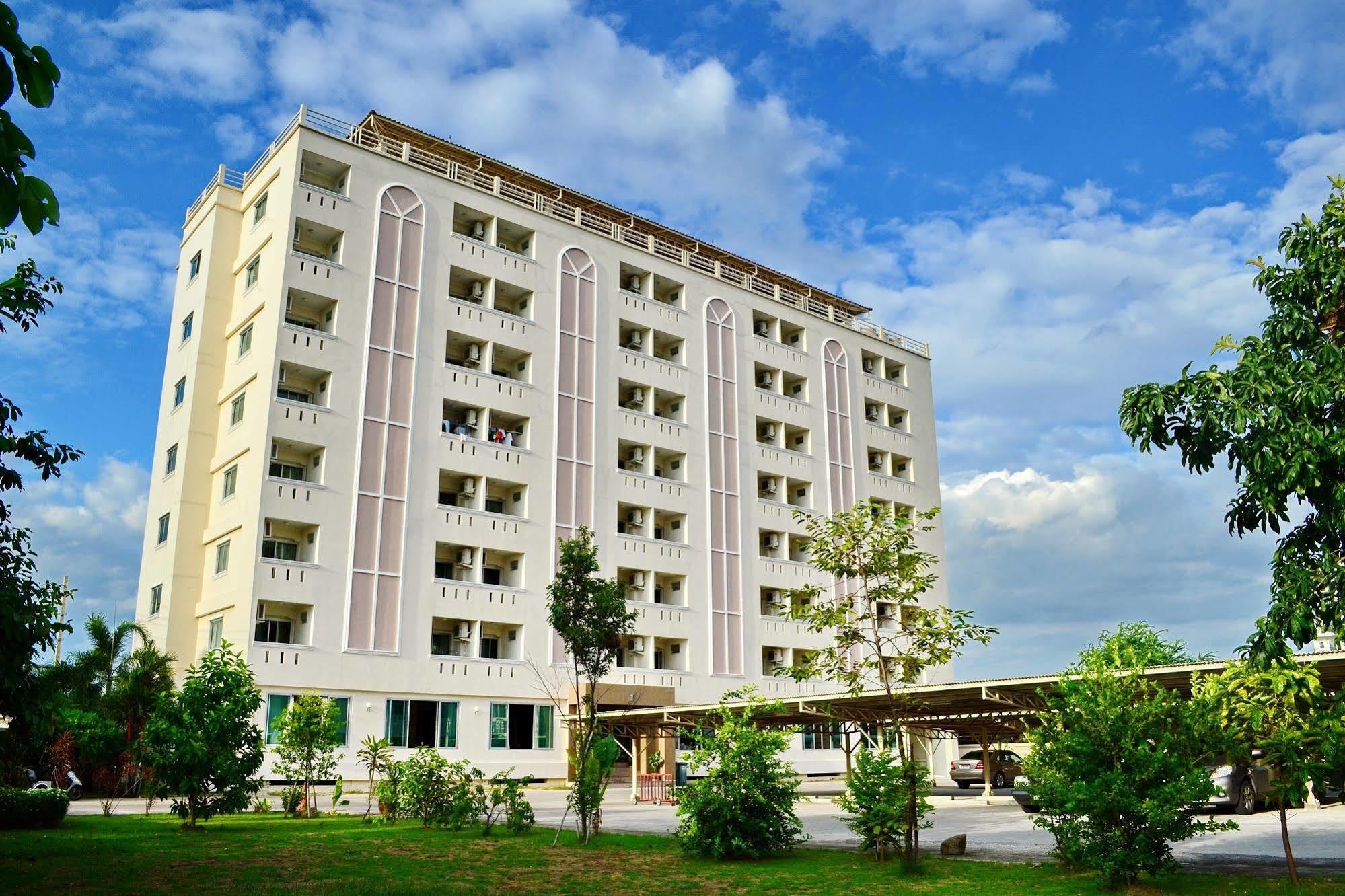 Larrivee Hotel Bang Bo Buitenkant foto