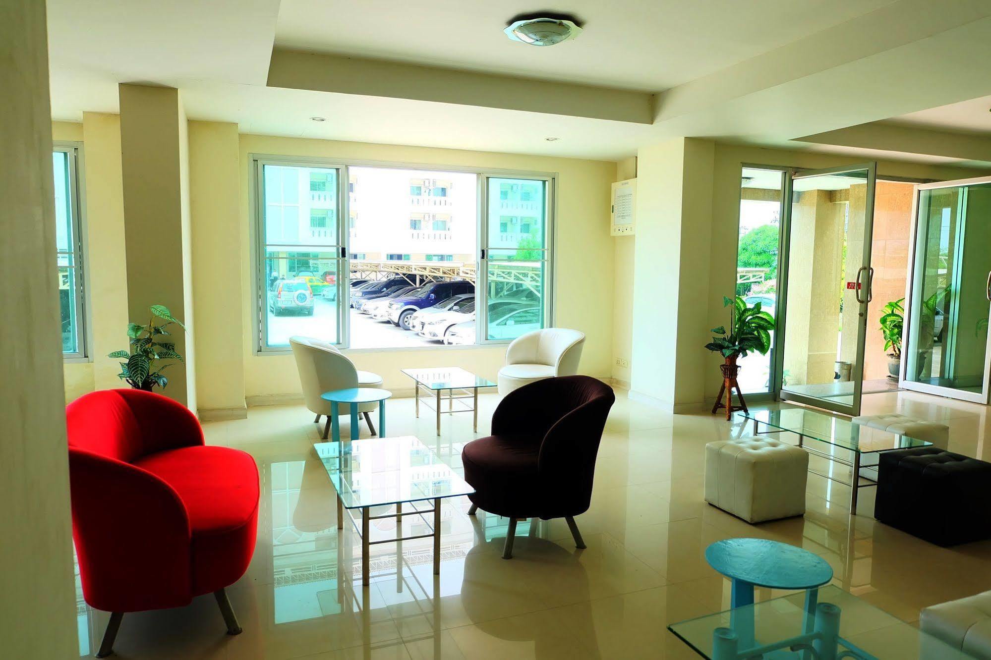 Larrivee Hotel Bang Bo Buitenkant foto