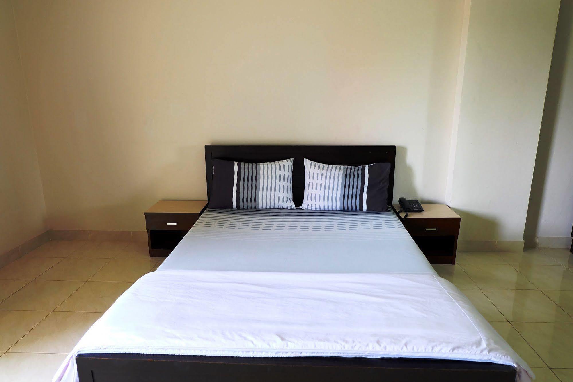 Larrivee Hotel Bang Bo Buitenkant foto