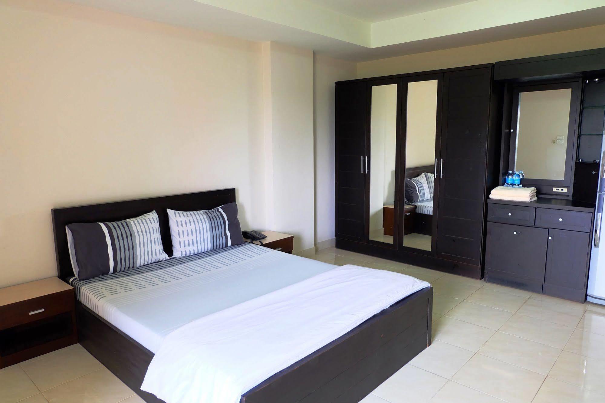 Larrivee Hotel Bang Bo Buitenkant foto