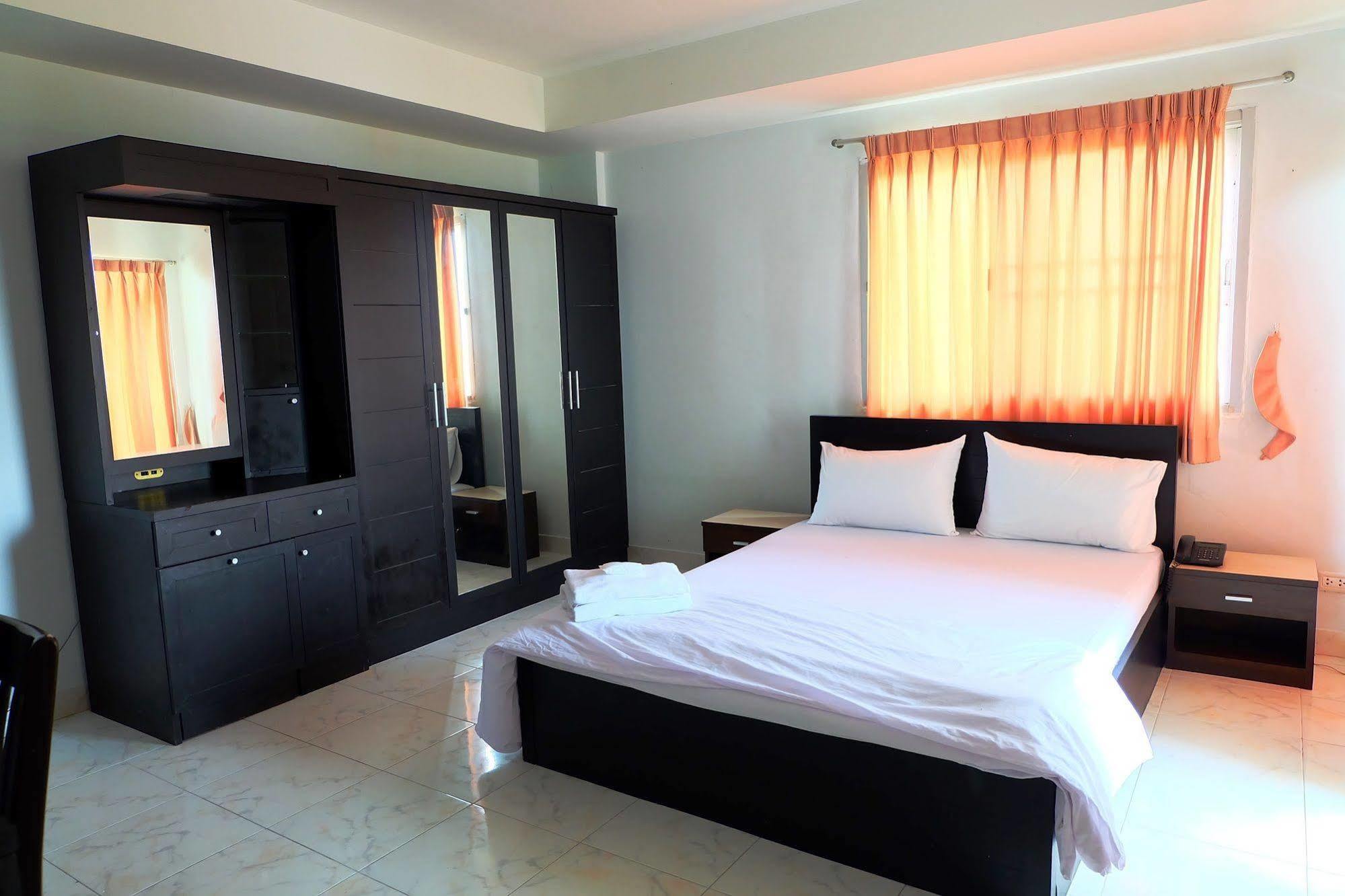 Larrivee Hotel Bang Bo Buitenkant foto