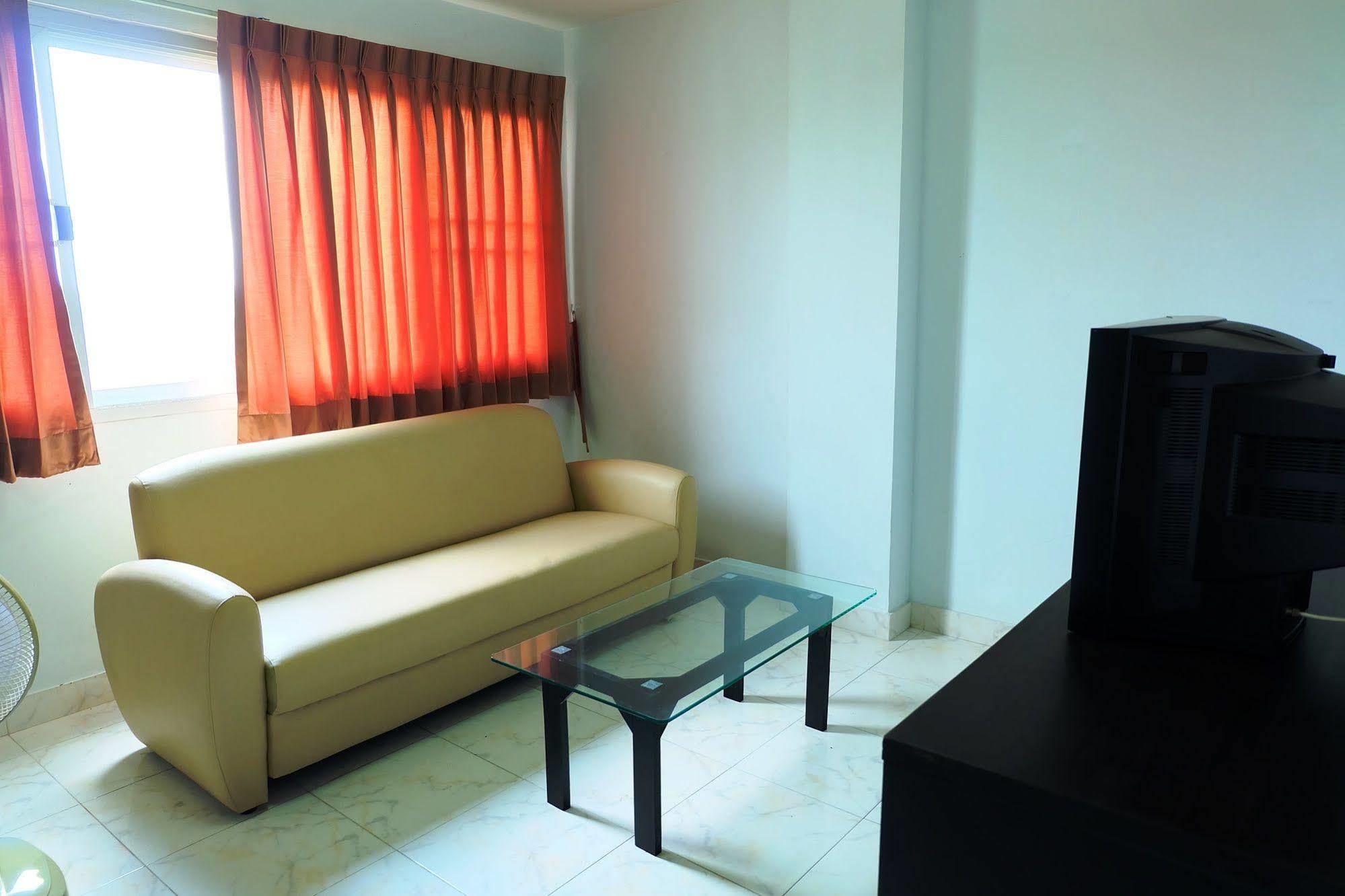 Larrivee Hotel Bang Bo Buitenkant foto