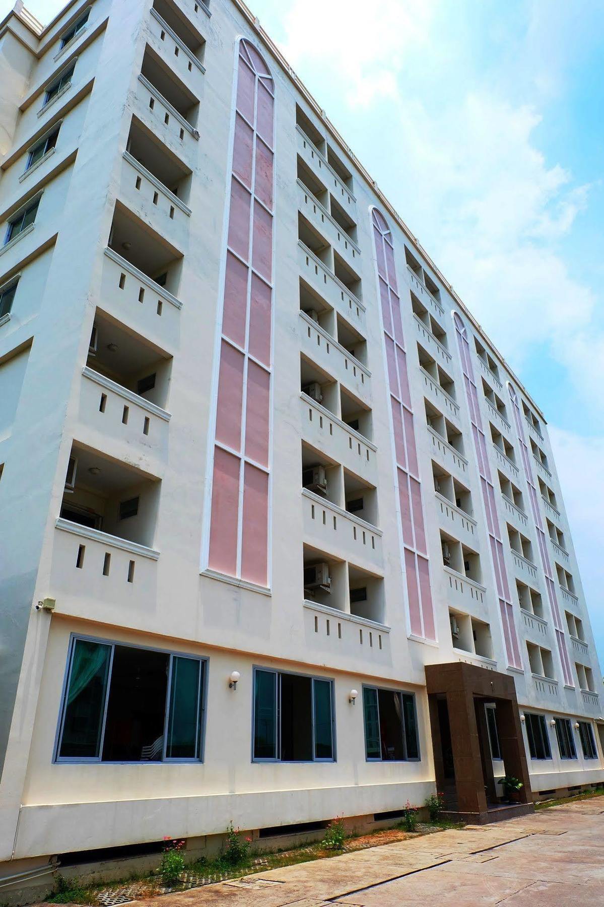 Larrivee Hotel Bang Bo Buitenkant foto